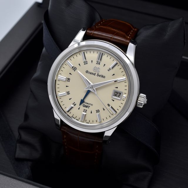 Grand Seiko Elegance Collection SBGM221 Image 5